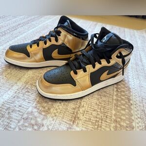 NEW!!! Nike Men's Black and Gold Air Jordan’s no box